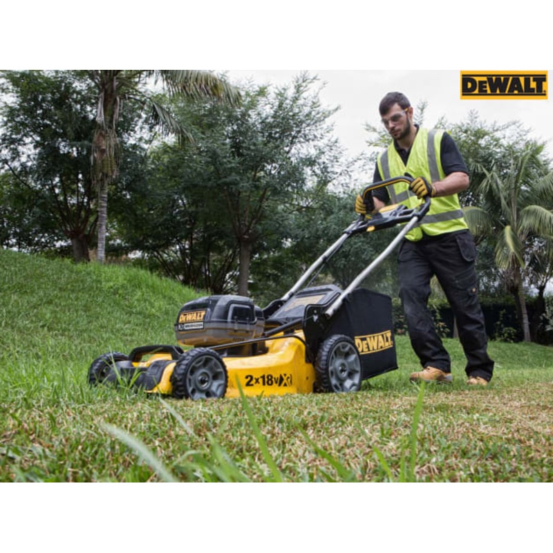 DeWalt 18V DEWDCMW564P2 XR Brushless Lawnmower Set (2 x 5.0Ah Li-ion + Charger)